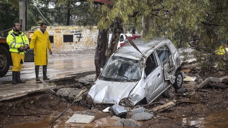 Απολογείται η Δούρου για τη Μάνδρα – «Δεν ήταν δική μας αρμοδιότητα η κατεδάφιση των αυθαιρέτων»